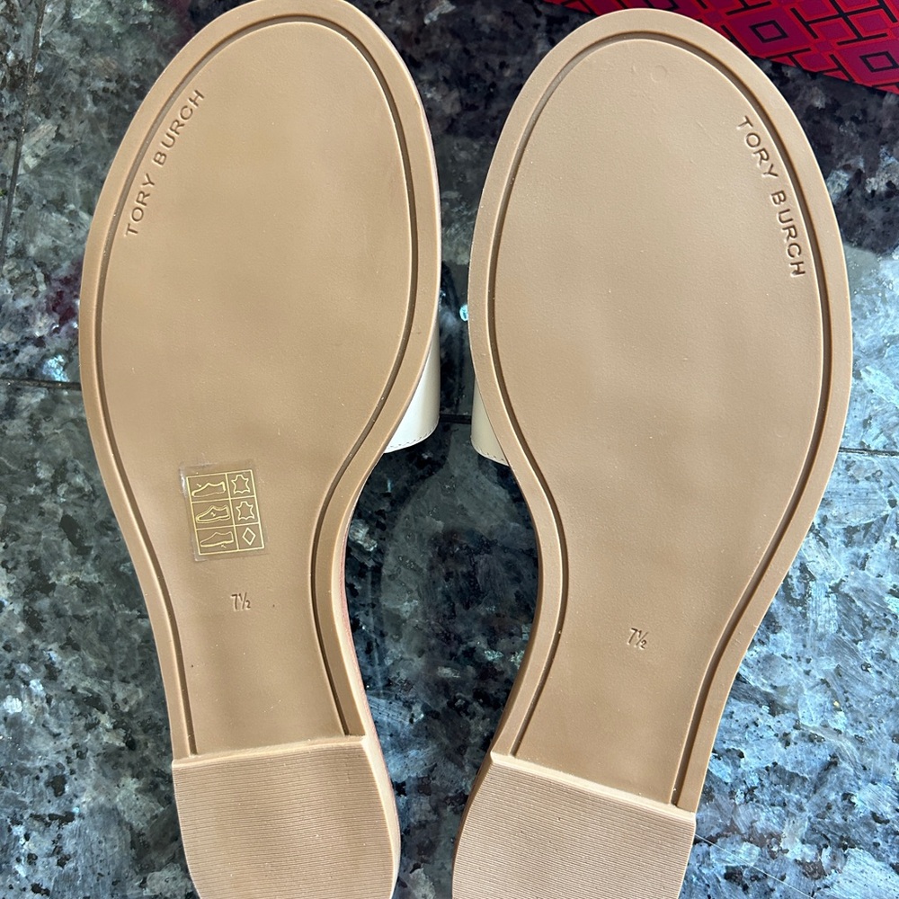 Tory Burch Cream Slide Sandals with Gold Logo 7.5 - Picture 4 of 5